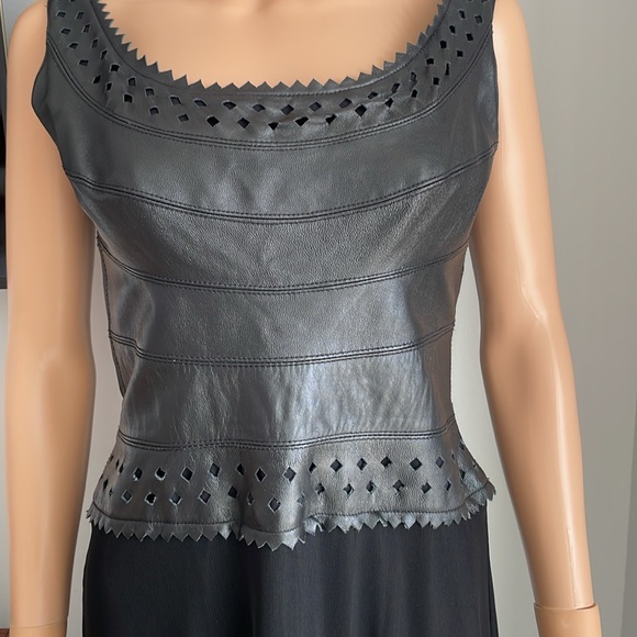 VINTAGE 90’S BLACK LEATHER WITH LINED FABRIC BOTTOM - Picture 2 of 8